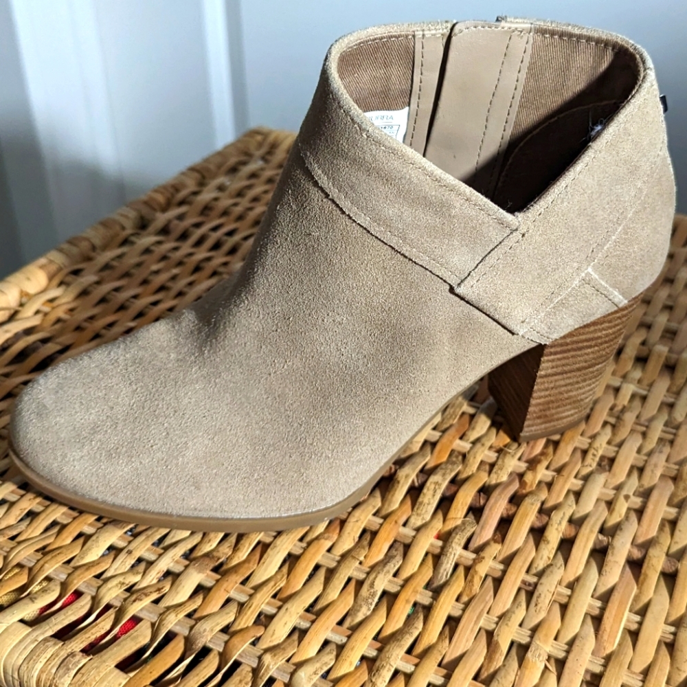 Kookaburra By UGG Amalea bootie in tan